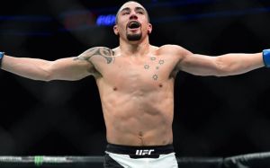 Роберт Уиттакер назвал самого мощного панчера в UFC