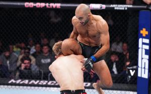 Арнольд Аллен перебил Гигу Чикадзе на UFC 304