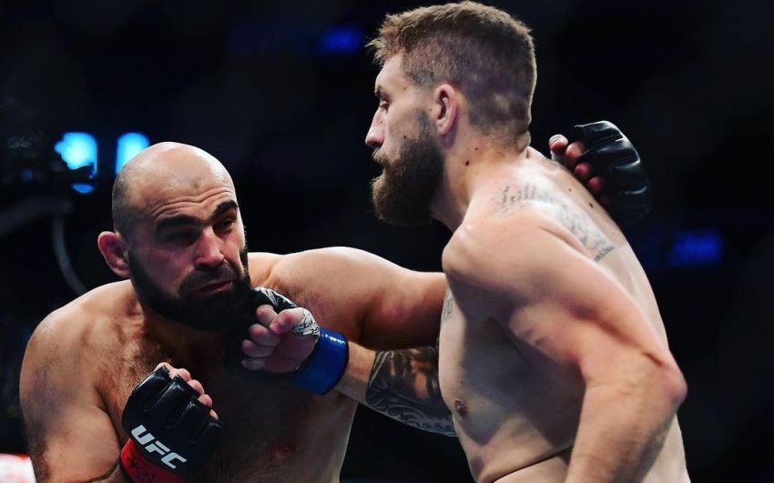 Шамиль Абдурахимов досрочно уступил Крису Дакасу на UFC 266