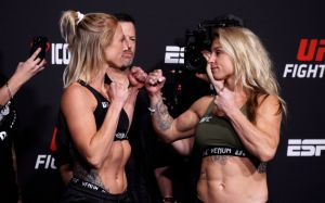 Видео боя Ханна Голди - Эмили Уитмайр UFC Fight Night 192