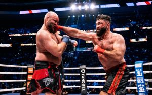 Андрей Орловский удосрочил Бена Ротвелла на BKFC Knuckle Mania 6 и стал чемпионом BKFC в тяжелом весе