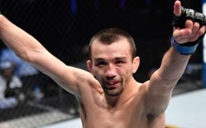 Аскар Аскаров одержал победу над Алешандре Пантожей на UFC on ESPN+ 30