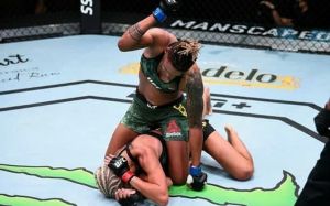 Мария Агапова сенсационно проиграла Шане Добсон на UFC on ESPN 15