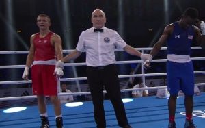 Александр Хижняк вышел в финал чемпионата мира по боксу