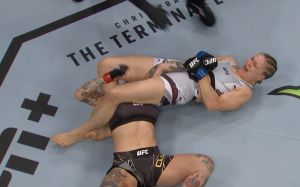 Видео боя Юлия Столяренко – Джессика Роуз-Кларк UFC 276