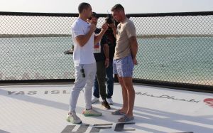 Битва взглядов Роберта Уиттакера и Даррена Тилла перед UFC on ESPN 14