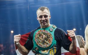 Александр Усик: "У Бриедиса скучный стиль, он постоянно держал Переса"