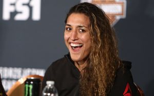 Татьяна Суарес против Нины Ансарофф на UFC 238