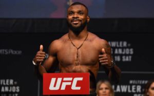 Даррен Стюарт записал на свой счет первую победу в UFC