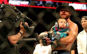 Бонусы турнира UFC Fight Night 151: Эл Яквинта - Дональд Серроне