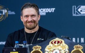 Александр Усик подтвердил, что проведет бой 23-го декабря: "Надеюсь, что это будет Тайсон Фьюри"