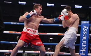 Сауль Альварес избил Каллума Смита, став объединенным чемпионом во втором среднем весе