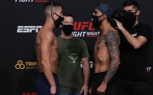 Видео боя Хосе Киньонес - Луис Смолка UFC on ESPN 19