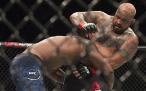 Зарплаты и бонусы участников турнира UFC 221