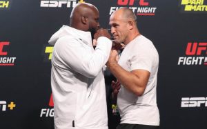 Видео боя Алексей Олейник - Деррик Льюис UFC on ESPN+ 32