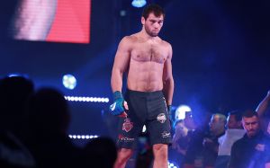 Анатолий Токов подписал новый контракт с Bellator