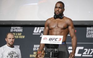 Кори Андерсон победил Илира Латифи на UFC 232