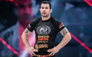 Гулян советует Вартаняну идти в UFC и забирать пояс