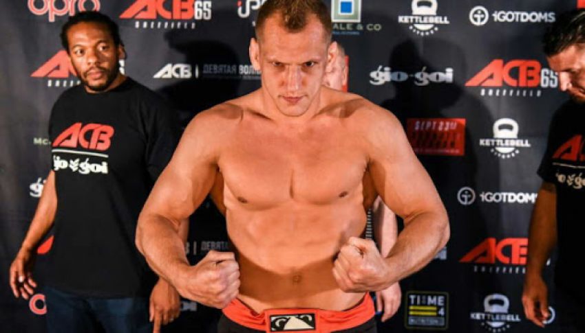Вячеслав Василевский стал бойцом лиги AMC Fight Nights Global