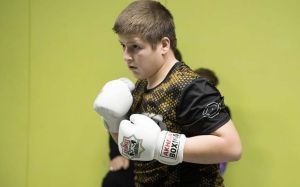 Сын Рамзана Кадырова показал работу на пневмогруше: видео