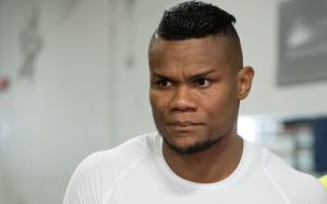 Элейдер Альварес прокомментировал подписание контракта с "Top Rank"