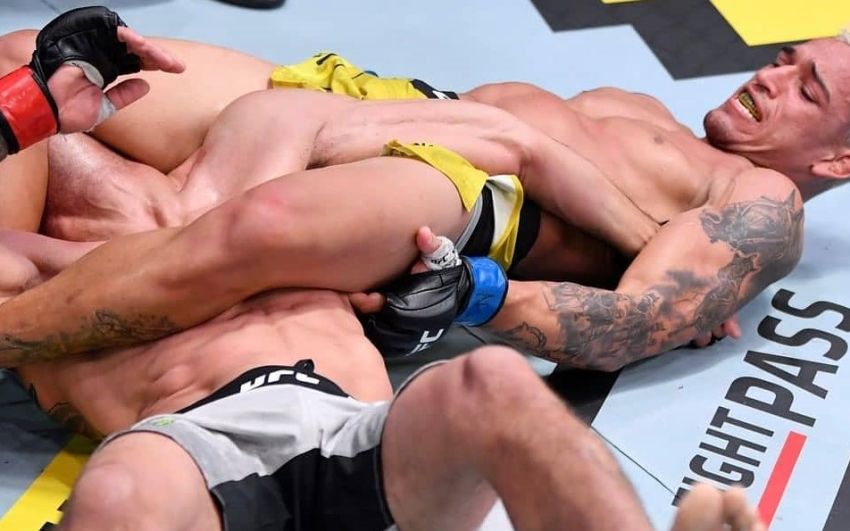 Чарльз Оливейра одержал доминирующую победу над Тони Фергюсоном на UFC 256