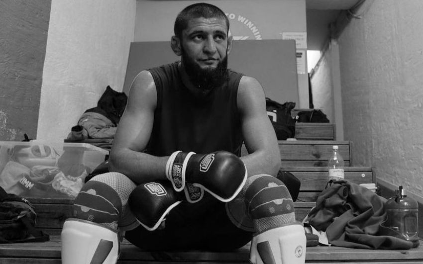 Тренер рассказал о состоянии Хамзата Чимаева: "Он звонил мне из больницы и говорил, что умрет"