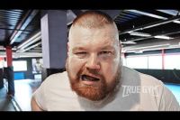 Дацику сломали челюсть / Жесткий бой против двоих боксеров