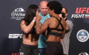 Видео боя Клаудия Гаделья - Анджела Хилл UFC on ESPN 8