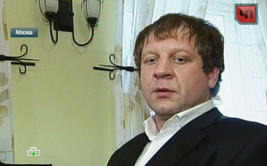 СМИ: Александра Емельяненко задержали за распитие спиртного на лавочке