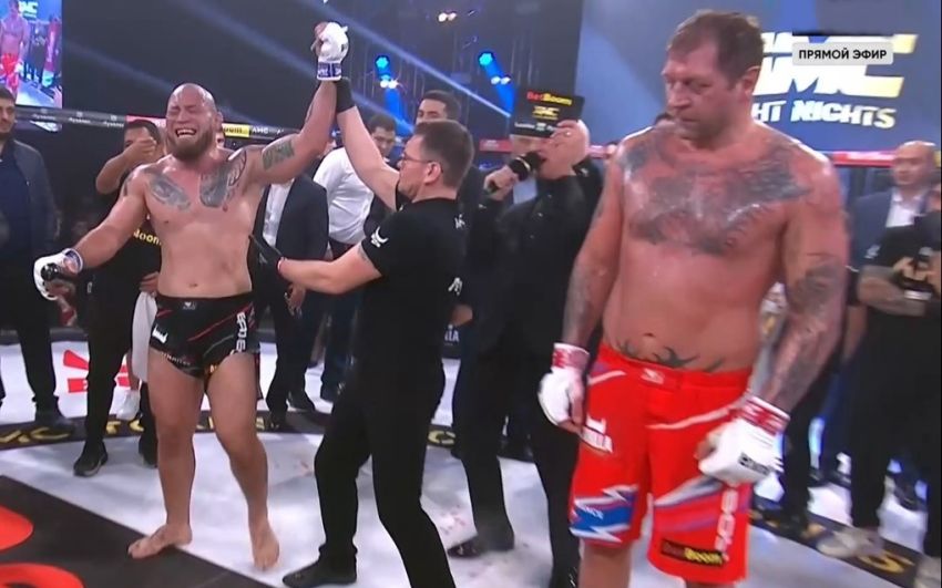 Александр Емельяненко досрочно уступил Марсио Сантосу в главном бою AMC Fight Nights 106