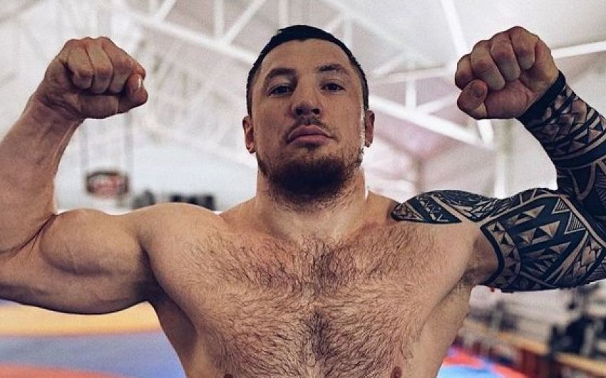 Чемпион АСА критикует ростер тяжеловесов UFC: "За топ-5 какая мясорубка? Там дрова полные"
