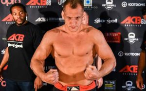 Вячеслав Василевский стал бойцом лиги AMC Fight Nights Global