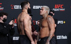 Видео боя Андрей Орловский - Карлос Фелипе UFC Fight Night 195