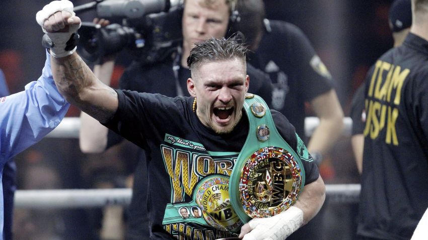 Александр Усик получил специальный пояс WBC