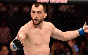 Муслим Салихов снялся с турнира UFC из-за пневмонии