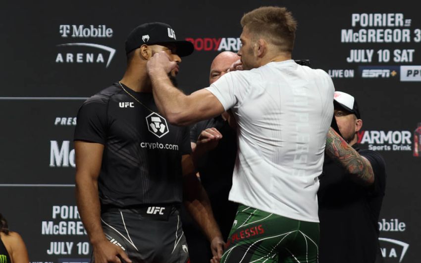 Видео боя Дрикус дю Плесси - Тревин Джайлс UFC 264