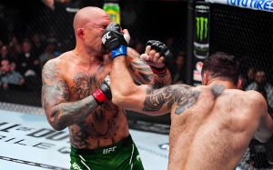 Роман Долидзе уверенно проходит Энтони Смита на UFC 303