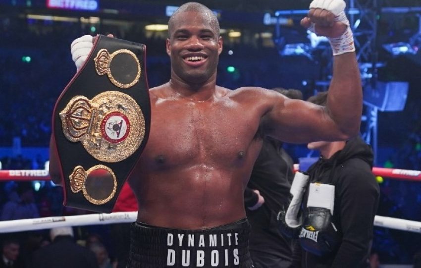 Промоутер Дюбуа грозится, что Усик в любом случае потеряет титул WBA