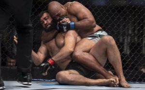 Андрей Орловский был "задушен" де Лимой на турнире UFC Fight Night 213