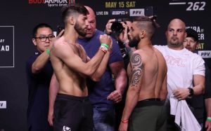 Видео боя Рожериу Бонторин - Мэтт Шнелл UFC 262