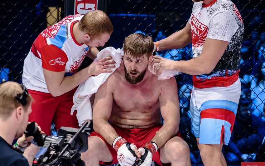 Виталий Минаков сообщил об отмене боя с Хави Айялой на турнире Bellator 232