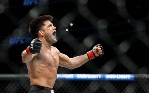 Генри Сехудо остановил Ти Джея Диллашоу на UFC Fight Night 143
