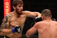 Украинец Игорь Потеря выиграл досрочно у легендарного Руа на UFC 283