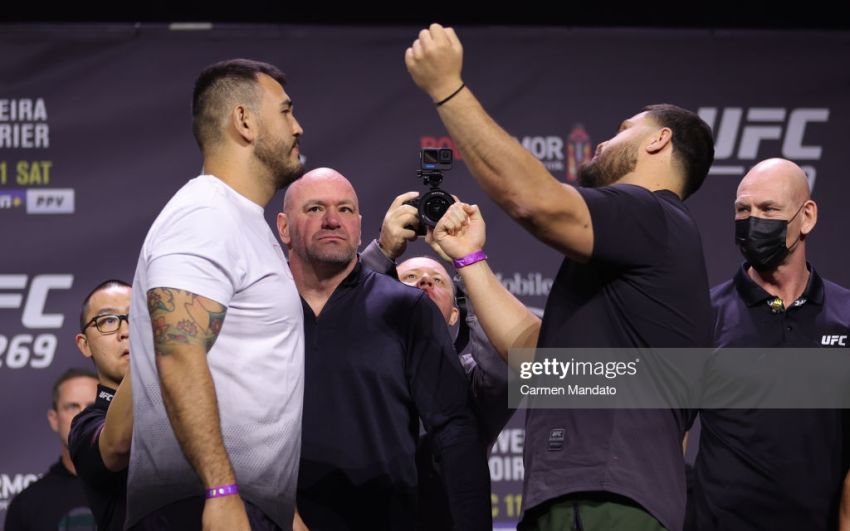 Видео боя Тай Туиваса - Аугусто Сакаи UFC 269
