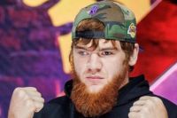 "Все ей на лицо пошло". Шара Буллет рассказал, как обкидывал яйцами девушек в мини-юбках