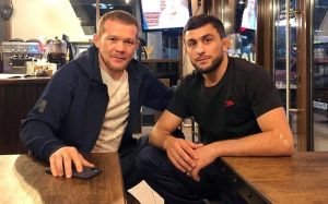 Петр Ян проиграл спор чемпиону Европы по вольной борьбе