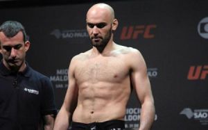 UFC: Умалатов проиграл Андраде 