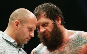 Александр Емельяненко о поражении Федора: "Это же тяжелый вес! У нас в зале через день люди падают и ничего!"