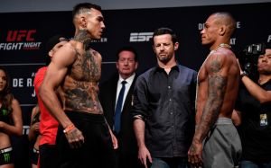 Видео боя Андре Фили - Шэймон Мораес UFC on ESPN+ 13